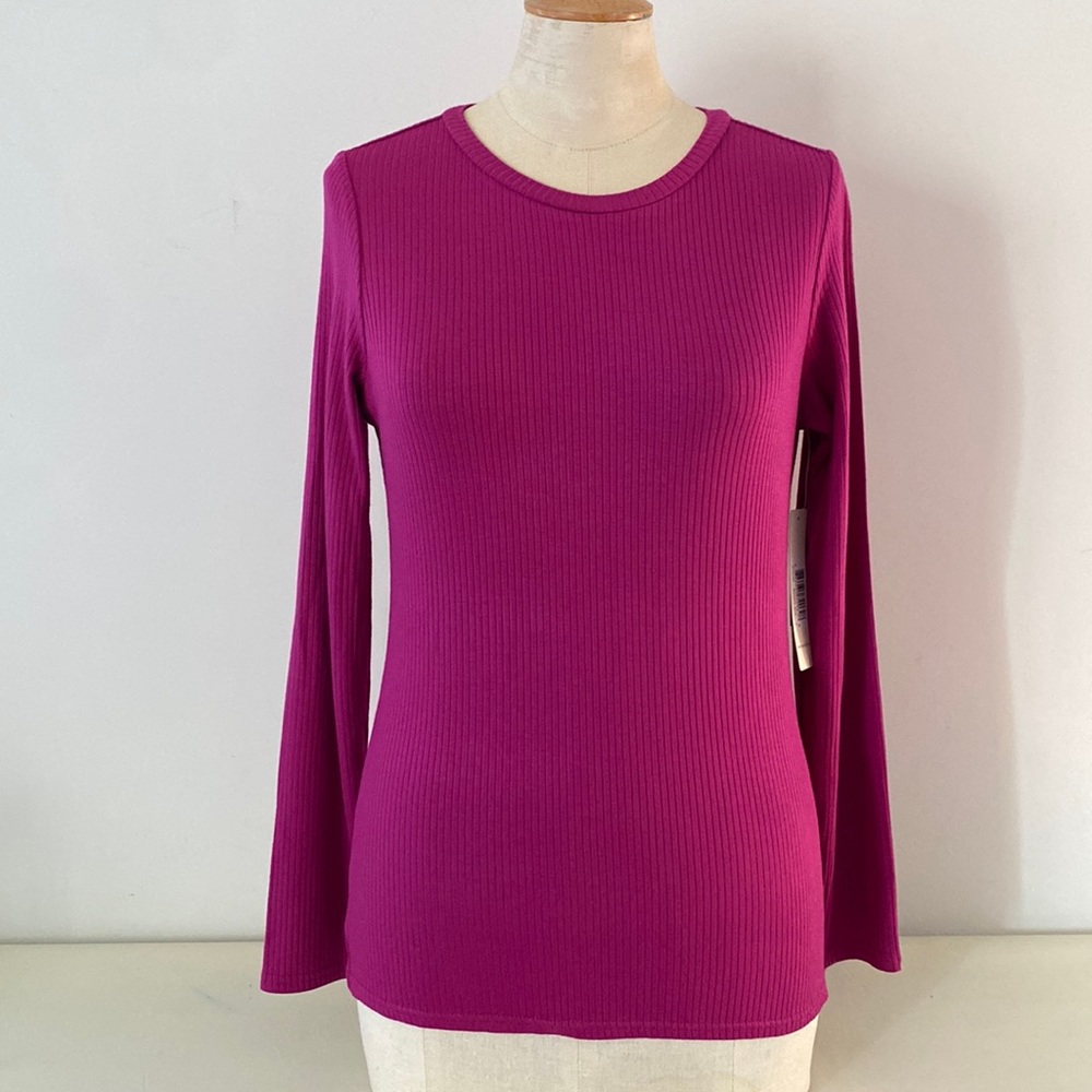 Cyrus Essentials long sleeved crew neck ribbed top in fuchsia. Small.🩷🩷🩷